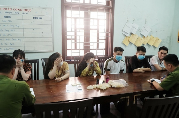 sau-tiec-ma-tuy-3-kieu-nu-ru-ban-trai-ve-can-ho-mo-dong-lac-1