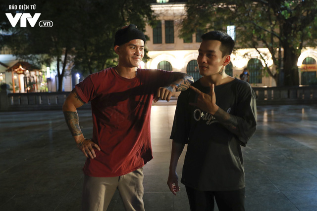 Phố đi bộ Hà Nội nhộn nhịp ngày hoạt động trở lại  - Ảnh 6.