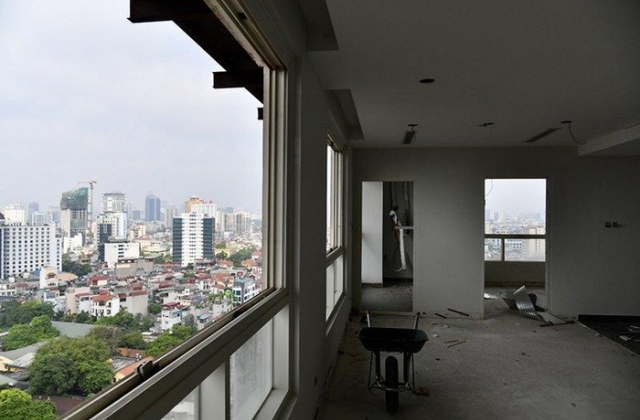 Bắt đầu phá dỡ giai đoạn II tòa nhà 8B Lê Trực