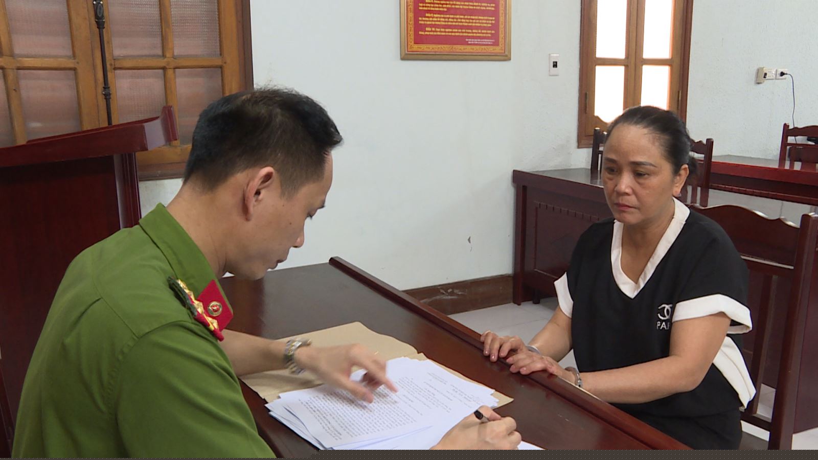 Hình ảnh dẫn giải và hỏi cung đối tượng Liên