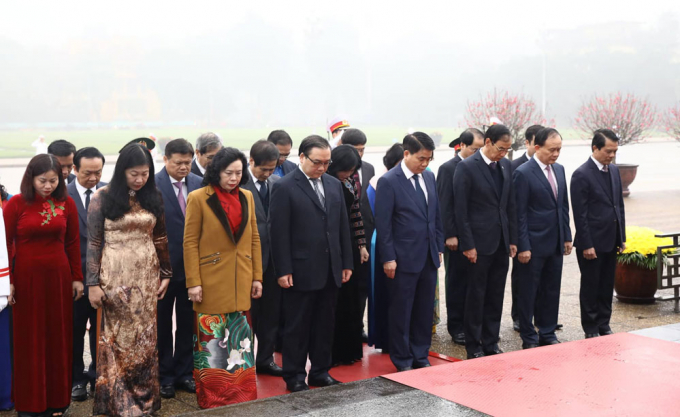 Các đồng chí lãnh đạo Đảng, Nhà nước vào Lăng viếng Chủ tịch Hồ Chí Minh.