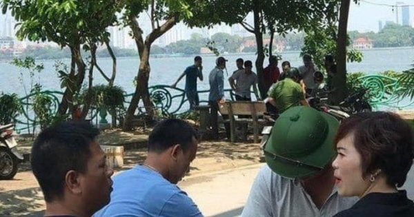 Thi thể nam giới bất ngờ nổi lềnh bềnh trên mặt hồ Tây