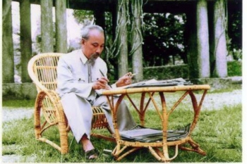 Bác Hồ với sự nghiệp giáo dục