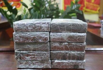 "Rủ nhau" vận chuyển 14 bánh heroin, 3 đối tượng bị bắt giữ