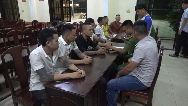 Nhóm thanh niên sử dụng ma túy bị mời về cơ quan công an làm việc