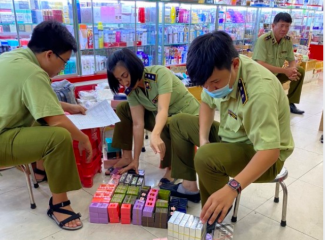 TP HCM: Thu giữ hàng chục ngàn sản phẩm thời trang nghi làm giả thương hiệu nổi tiếng