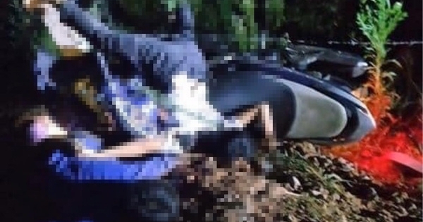 Xe máy tông vào cột mốc, hai thiếu niên 15 tuổi tử vong