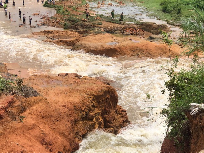 Phú Thọ vỡ đập thủy lợi, khẩn cấp di dời các hộ dân - ảnh 3