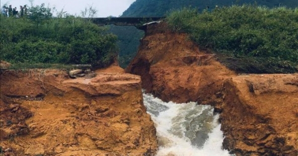 Phú Thọ: Khẩn cấp di dời 17 hộ dân ở hạ lưu vì sự cố vỡ đập Thìn
