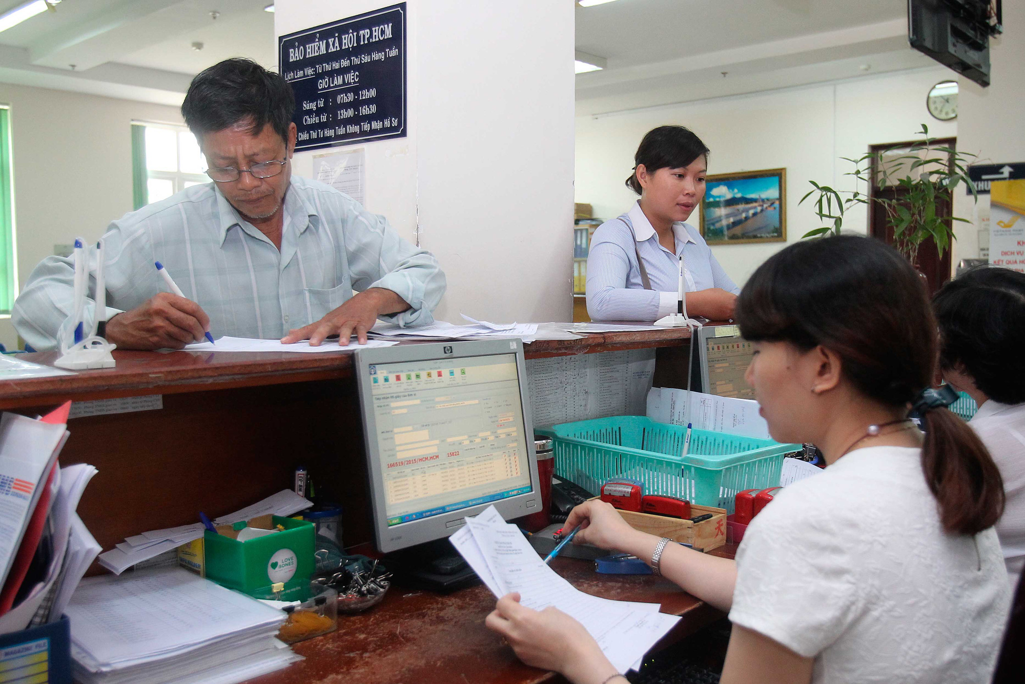 Từ 1-7, doanh nghiệp được giảm mức đóng BHXH bắt buộc - Ảnh 1. Từ 1-7, doanh nghiệp được giảm mức đóng BHXH bắt buộc - Ảnh 1.