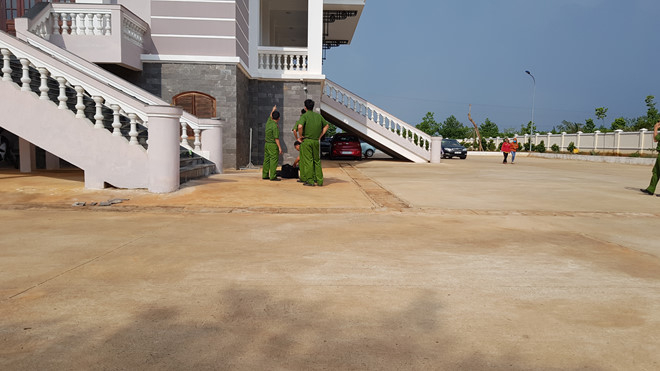 mot-nguoi-nhay-tu-lau-2-tand-tinh-binh-phuoc-xuong-dat-tu-vong-1