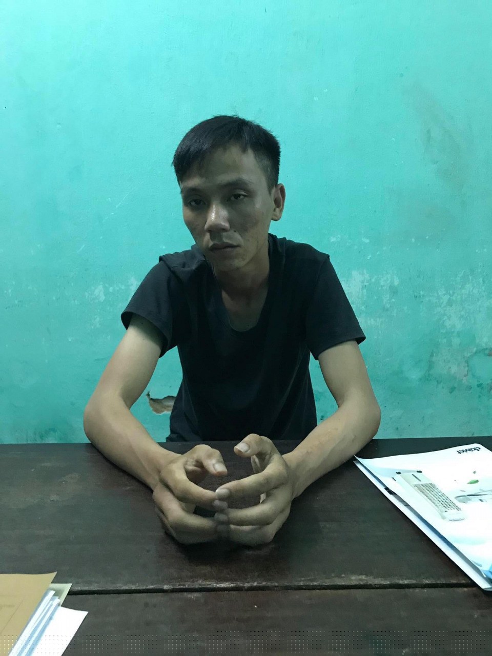 Đối tượng Trần Ngọc Khánh (sinh năm 1992) tại cơ quan Công an