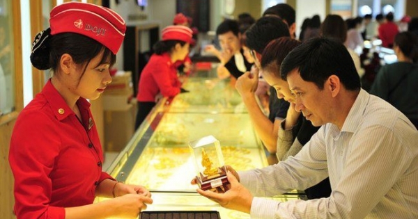 Giá vàng hôm nay 2/5: Chịu áp lực giảm giá