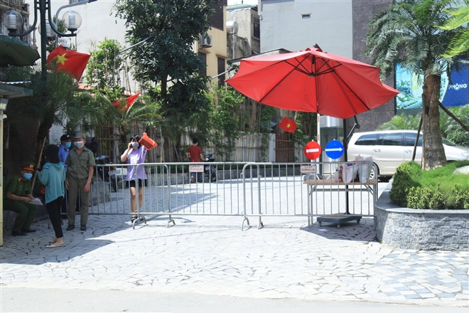 Toà chung cư số 1 phố Giáp Nhị, quận Hoàng Mai, Hà Nội tạm thời được phong toả.