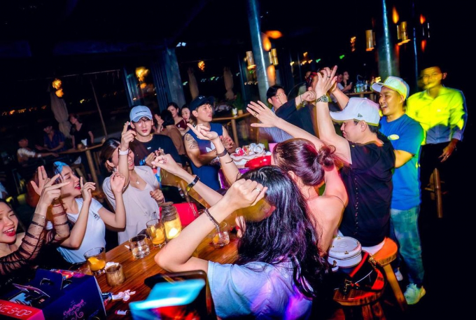 quan-bar-da-nang-sang-trong-1-1