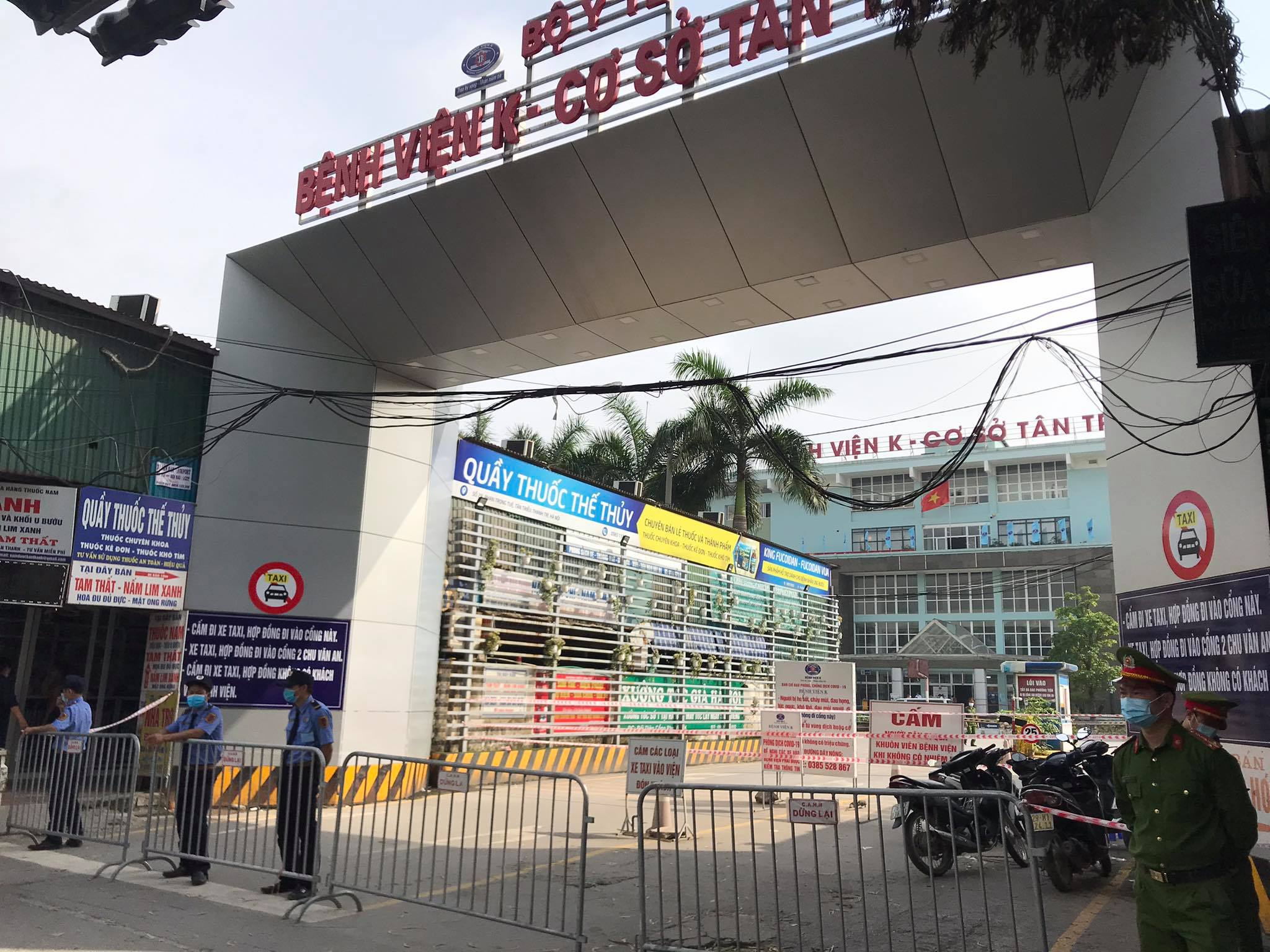 NÓNG: Bệnh viện K Trung ương tạm thời phong tỏa cả 3 cơ sở để, Thứ trưởng Bộ Y tế nói  có 10 ca dương tính SARS-CoV-2 - Ảnh 2.
