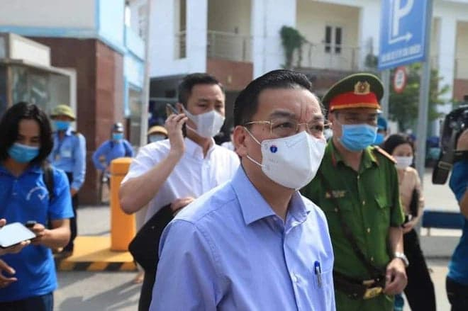 Chủ tịch UBND TP Hà Nội Chu Ngọc Anh dẫn đầu đoàn kiểm tra.