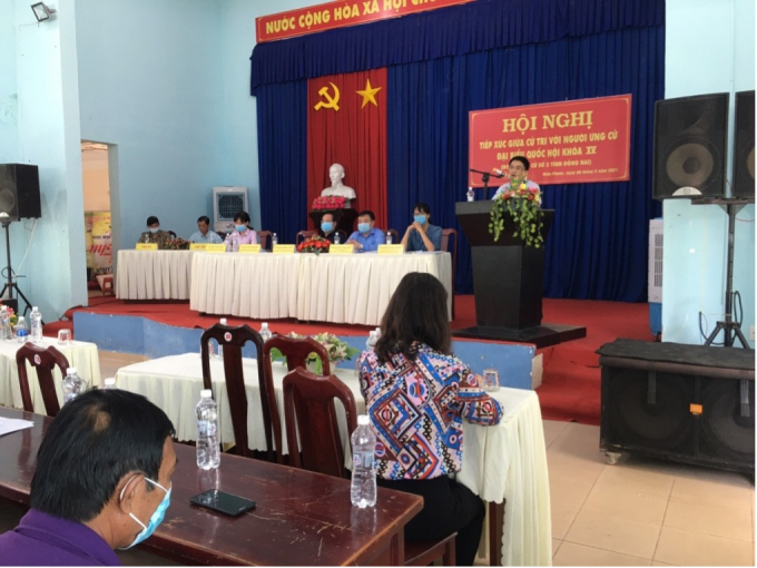 ung cu vien gap go cu tri