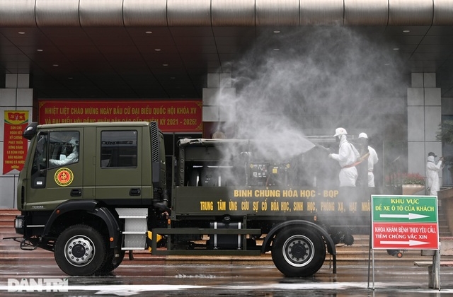 H&agrave; Nội: Th&ecirc;m 2 điều dưỡng BV Bệnh Nhiệt đới TW dương t&iacute;nh SARS-CoV-2