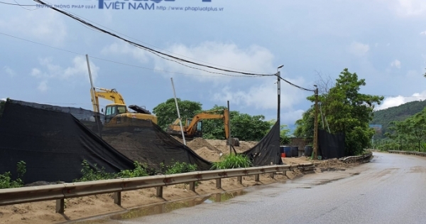 Yên Bái: Tùy tiện tháo dỡ hộ lan đường quốc lộ 32C để lập bến bãi cát sỏi