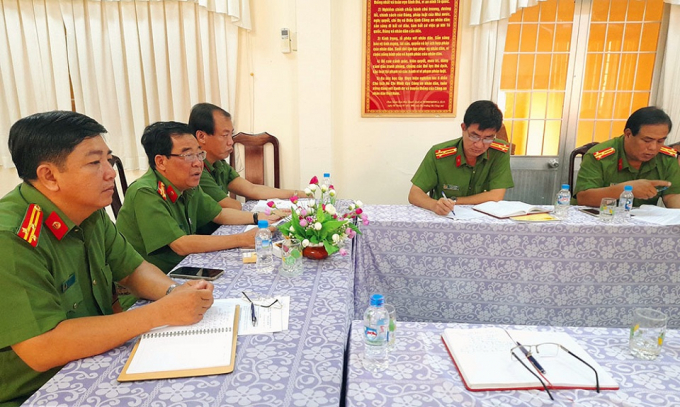 Ban Chuyên án họp chỉ đạo công tác phá án. (Ảnh: Công an Trà Vinh)