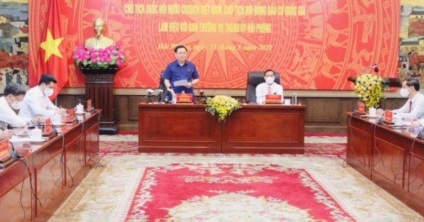 Chủ tịch Quốc hội Vương Đình Huệ làm việc với Ban Thường vụ Thành uỷ Hải Phòng