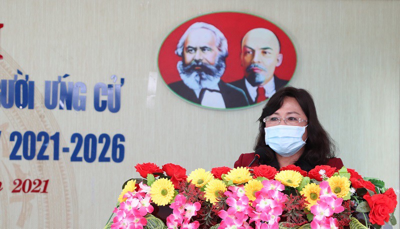 Đồng chí Nguyễn Thị Kim Bé, Tỉnh ủy viên, Phó trưởng đoàn chuyên trách Đoàn đại biểu Quốc hội Khóa XIV trình bày chương trình hành động.