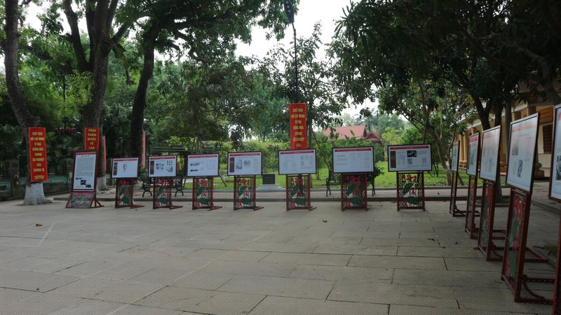 Trong số 200 tài liệu, hiện vật được trưng bày tại triển lãm “Chủ tịch Hồ Chí Minh - Người đi tìm hình của nước” có nhiều tài liệu về cuộc bầu cử đại biểu Quốc hội đầu tiên của nước Việt Nam Dân chủ Cộng hòa.