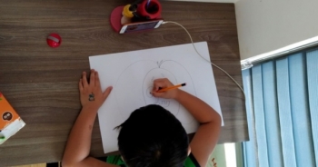 Bủn rủn khi con trốn học trực tuyến, xem phim... 18+