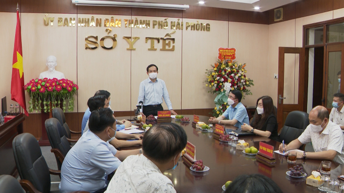 Bí thư Thành ủy Trần Lưu Quang phát biểu tại buổi gặp mặt