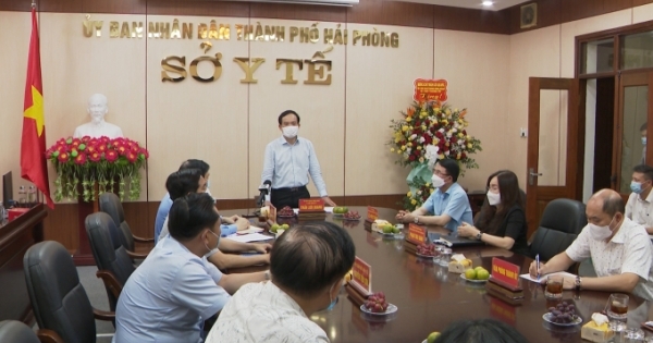 Bí thư Thành ủy Hải Phòng thăm, động viên tập thể cán bộ, nhân viên ngành Y tế TP