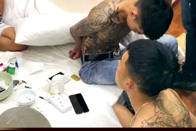 Nhóm đối tượng cùng tang vật của vụ án.