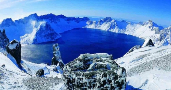 Hồ Thiên Trì có "quái vật" khủng khiếp cỡ nào mà du khách muốn khám phá?