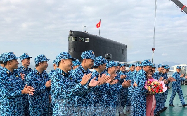 Hai 'ly rượu' đặc biệt đón giao thừa của lính tàu ngầm Việt Nam