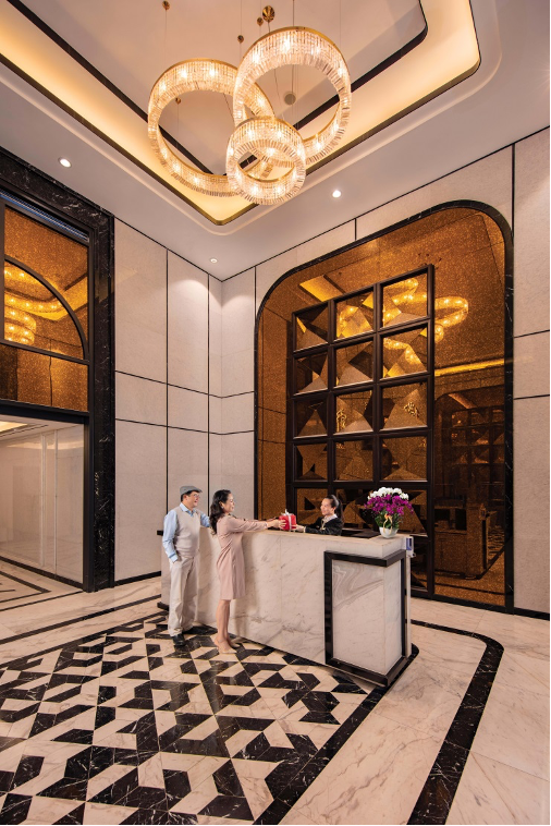Khu vực sảnh lễ tân King Palace đẹp như ở những khách sạn hạng sang