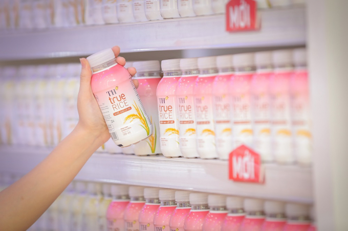 Nước gạo lứt đỏ l&agrave; một trong những đồ uống đang được ưa chuộng bởi n&oacute; c&oacute; chứa những dưỡng chất tốt cho sức khỏe v&agrave; dễ thưởng thức.