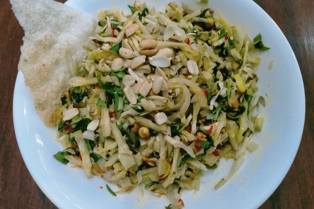 Chẳng phải cao lương mỹ vị, món mít trộn dễ ăn dễ nghiện và là niềm tự hào của ẩm thực Đà Nẵng.