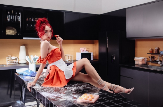 MV của Emily: Vấn đề có nằm ở nhạc 18+ và hình ảnh gợi dục?