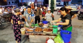 Cao Bằng: Hai cháu nhỏ tử vong vì ăn mì tôm xào trứng do ông mang về