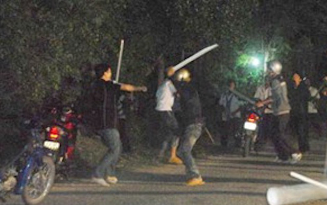 Hỗn chiến kinh hoàng tại nghĩa trang, một người đàn ông bị đâm chết