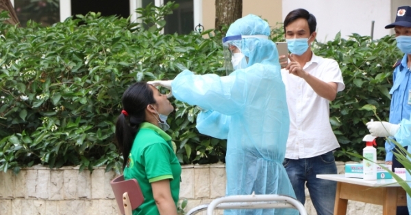 Cách ly tập trung tất cả người làm việc chung với 2 bệnh nhân COVID-19 ở TP HCM