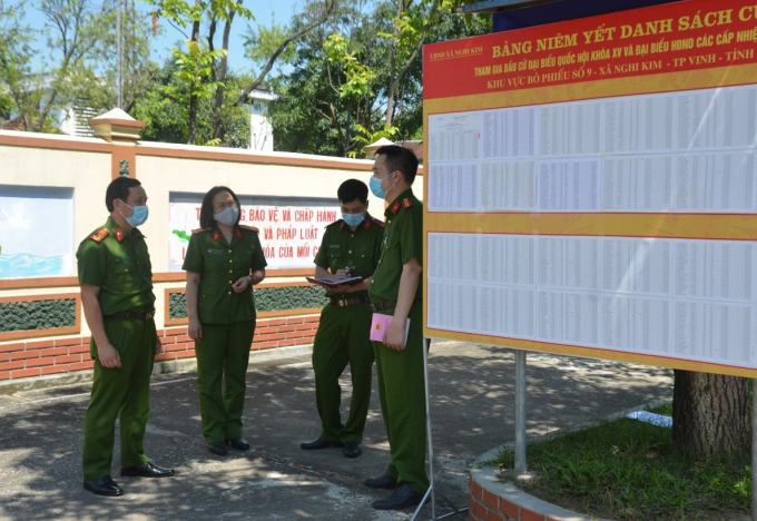 Ban giám thị Trại tạm giam Công an tỉnh Nghệ An kiểm tra công tác chuẩn bị bầu cử thuộc đơn vị mình phụ trách - ảnh CANA