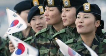 Hàn Quốc tranh cãi nghĩa vụ quân sự bắt buộc với nữ giới