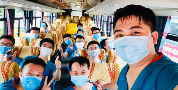 Sinh viên vào điểm nóng Covid-19 Bắc Ninh, Bắc Giang: "Dân nuôi mình, giờ là lúc cống hiến cho dân"