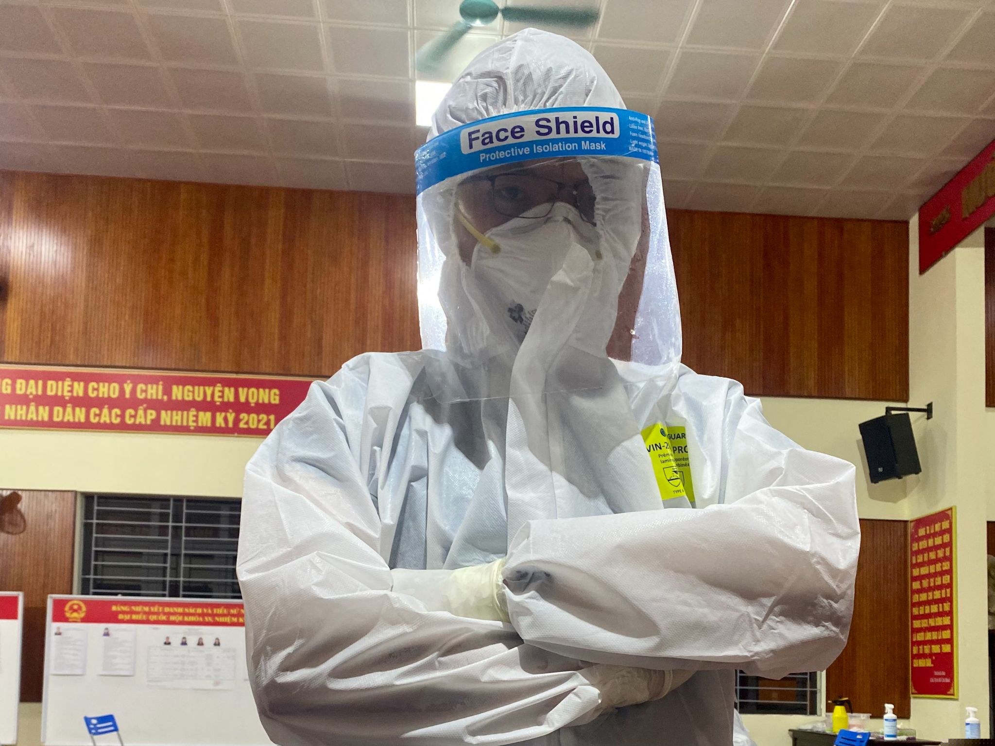 Bộ đồ bảo hộ kín mít đã