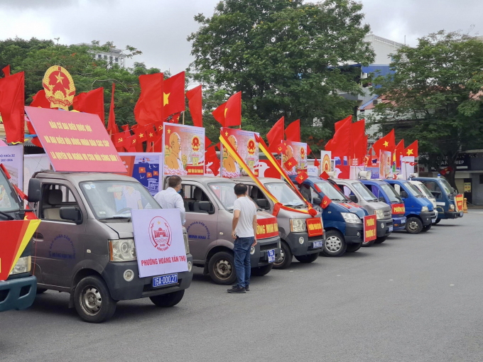 Xe lưu động tuyên truyền về ngày bầu cử.