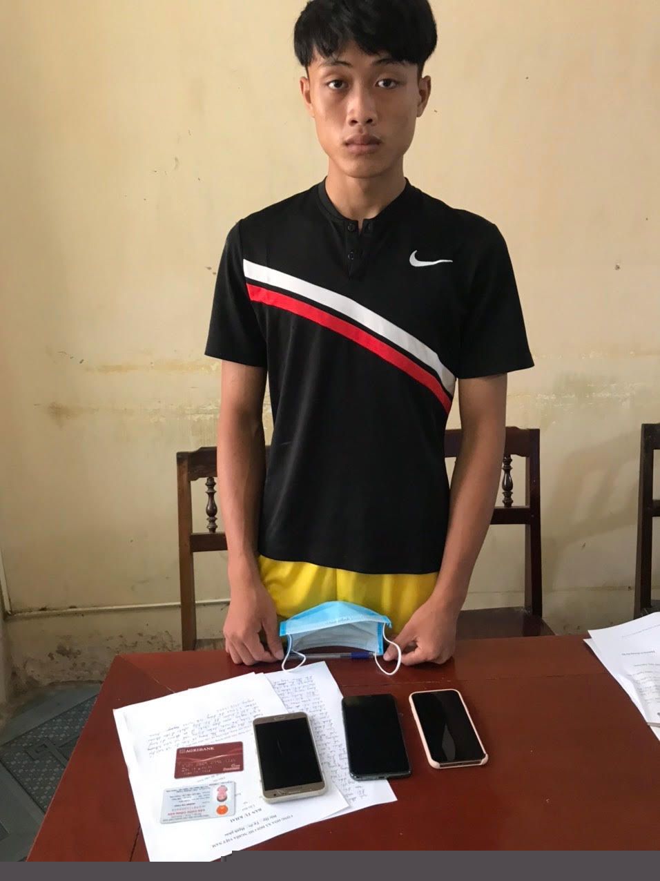 Đối tượng Quách Duy Hiếu                và tang vật thu được