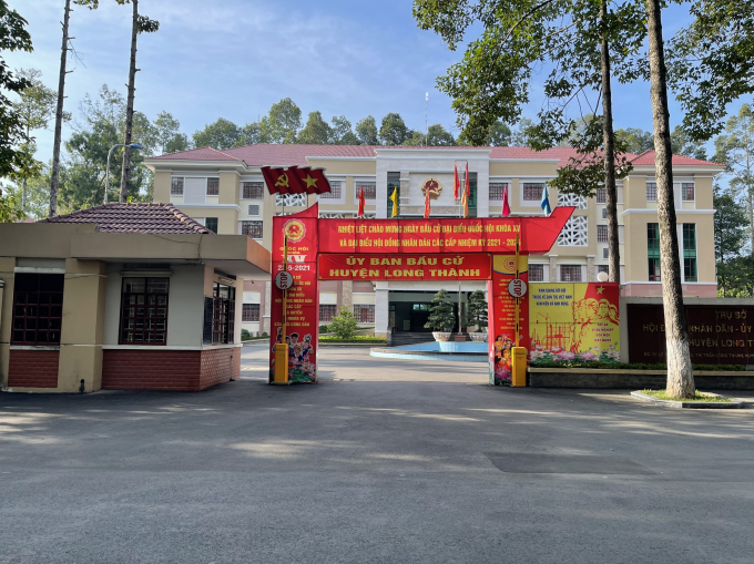 UB bau cu huyen long thanh cung duoc trang tri dep