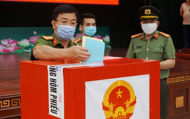 Cán bộ chiến sỹ Công an tỉnh Đắk Lắk bầu cử sớm, tuân thủ nghiêm công tác phòng dịch Covid-19