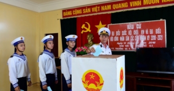 Hình ảnh cử tri đảo Trường Sa lớn lần đầu bỏ phiếu bầu cử cùng nhân dân cả nước